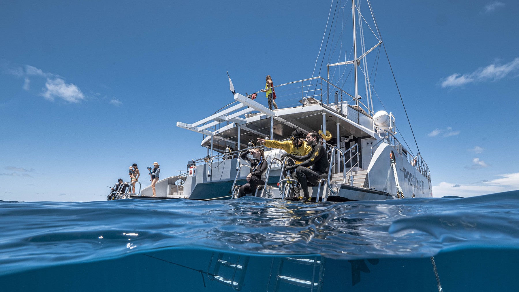 Catamaran split-view, reef below