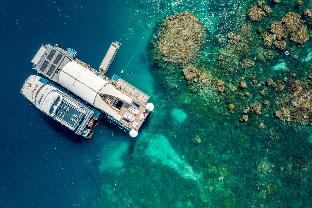 Reef vessel moored at the outer reef, seen from the air