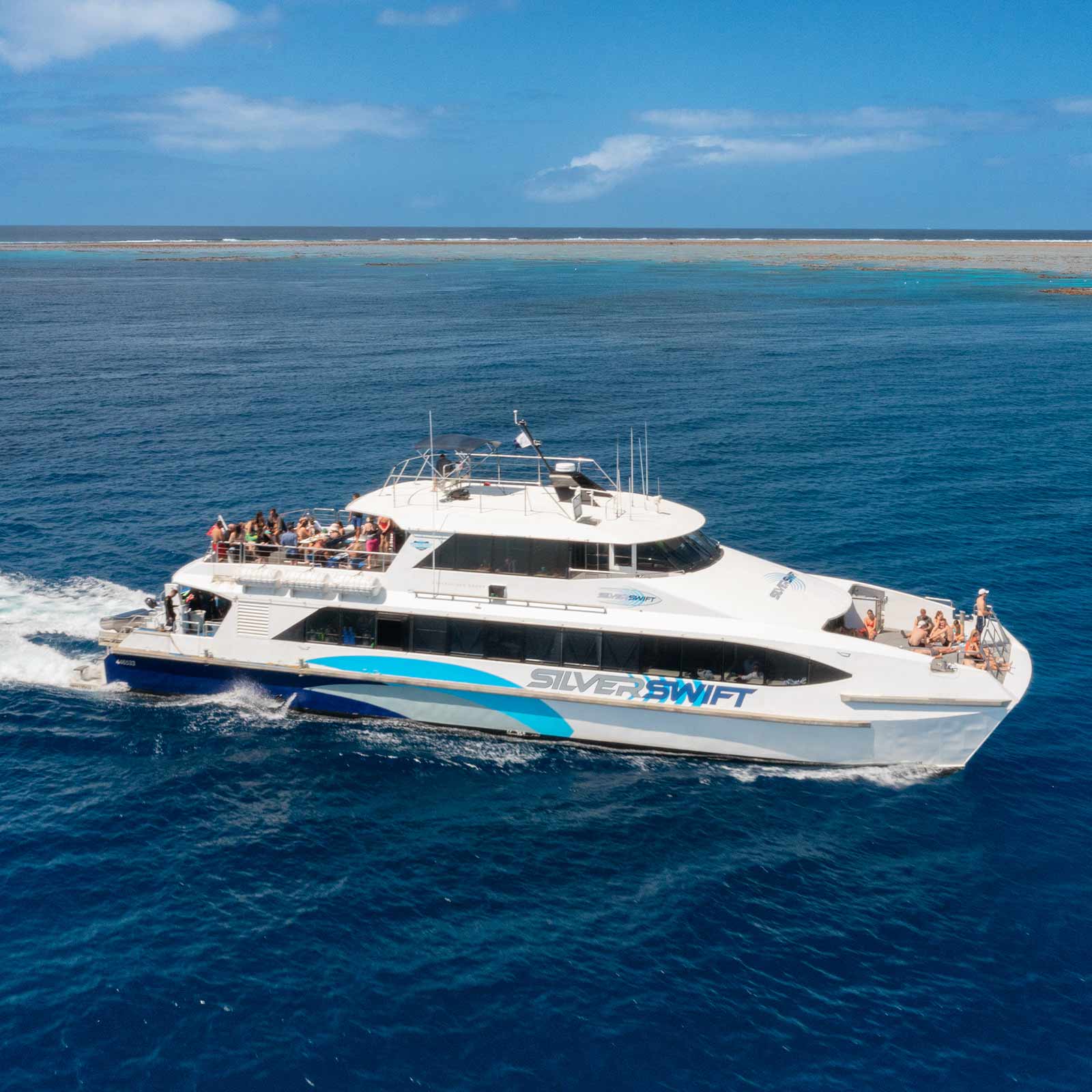 Full vessel, divers and snorkellers